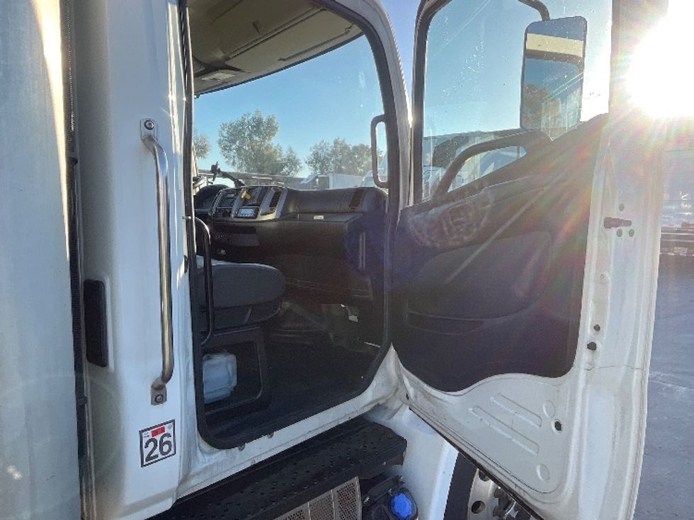 Refrigerated Truck-Light and Medium Duty Trucks-Hino-2019-268-Torrance-CA-318,512\n\t\tmiles-$ 34,250 - Image 19