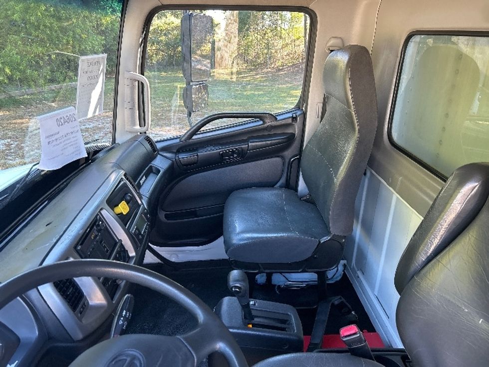 Refrigerated Truck-Light and Medium Duty Trucks-Hino-2019-268-Villa Rica-GA-321,796\n\t\tmiles-$ 27,000 - Image 19