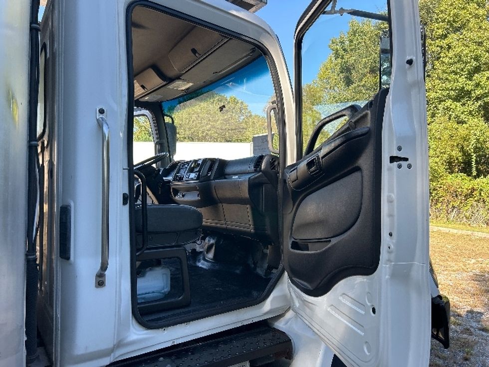 Refrigerated Truck-Light and Medium Duty Trucks-Hino-2019-268-Villa Rica-GA-321,796\n\t\tmiles-$ 27,000 - Image 20