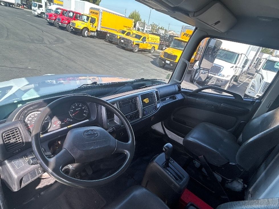 Refrigerated Truck-Light and Medium Duty Trucks-Hino-2019-268-West Sacramento-CA-293,008\n\t\tmiles-$ 33,250 - Image 17