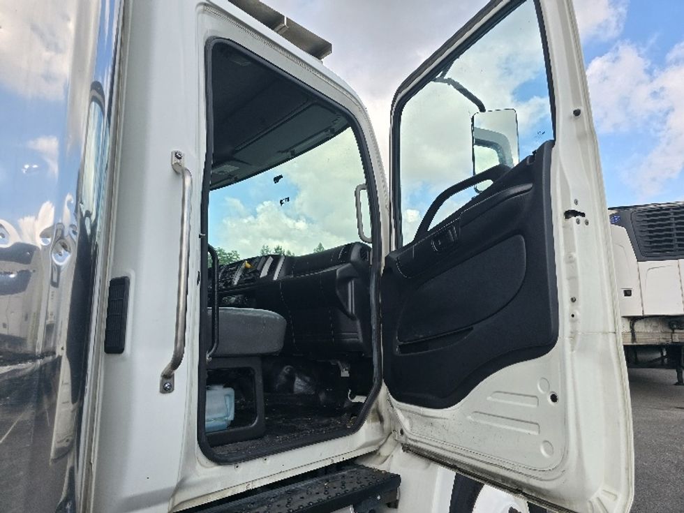 Refrigerated Truck-Light and Medium Duty Trucks-Hino-2019-338-Atlanta (Forest Park)-GA-199,840\n\t\tmiles-$ 44,500 - Image 20