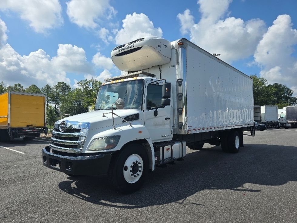 2019 Hino Conventional Type Truck photo 3