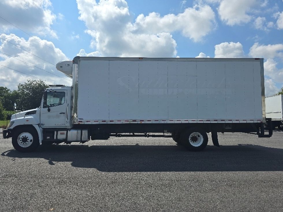 2019 Hino Conventional Type Truck photo 4