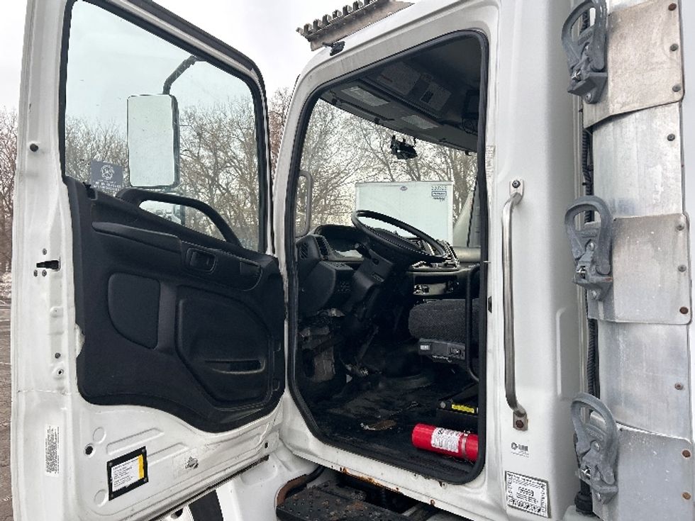 Refrigerated Truck-Light and Medium Duty Trucks-Hino-2019-338-Brooklyn Park-MN-133,000\n\t\tmiles-$ 52,500 - Image 15