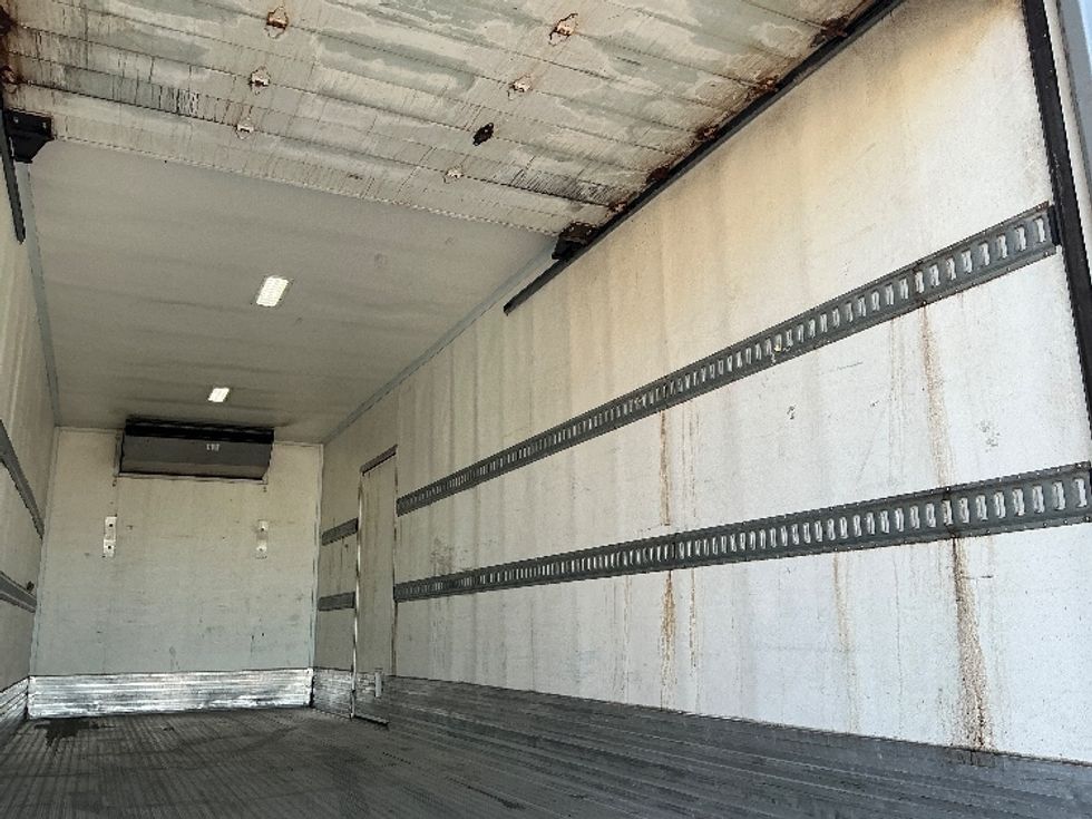 Refrigerated Truck-Light and Medium Duty Trucks-Hino-2019-338-Calgary-AB-275,313\n\t\tkm-$ 70,250 - Image 12