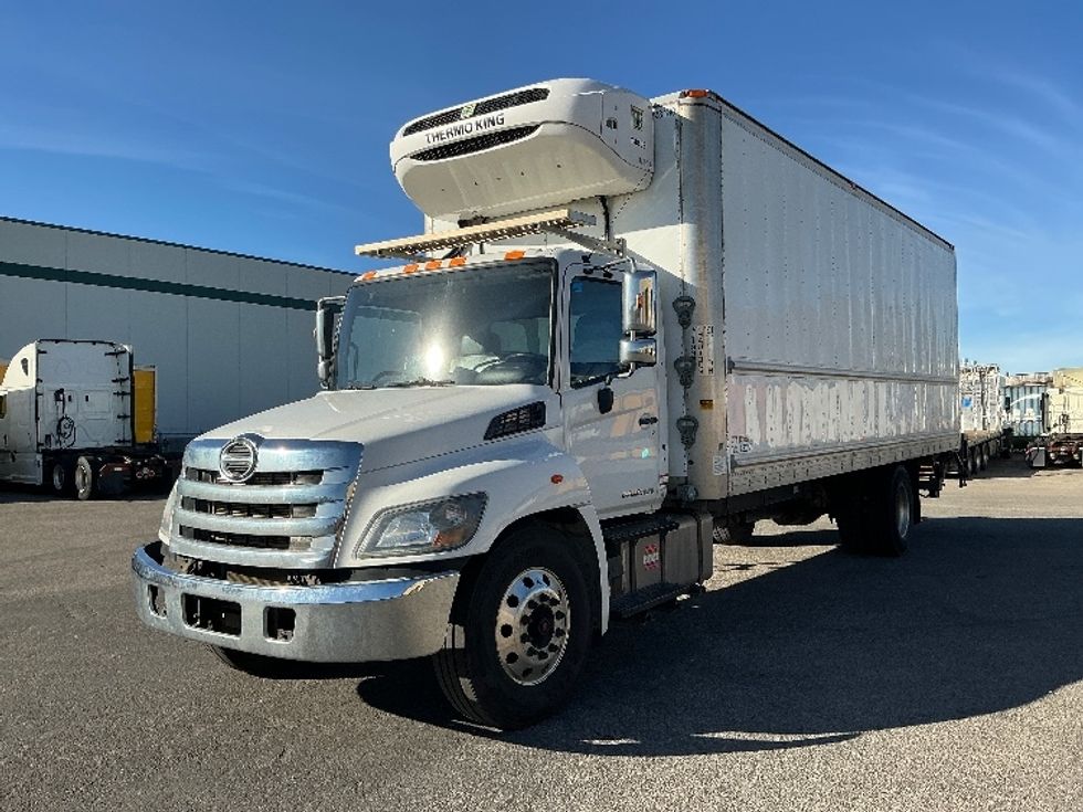 Refrigerated Truck-Light and Medium Duty Trucks-Hino-2019-338-Calgary-AB-275,313\n\t\tkm-$ 70,250 - Image 3