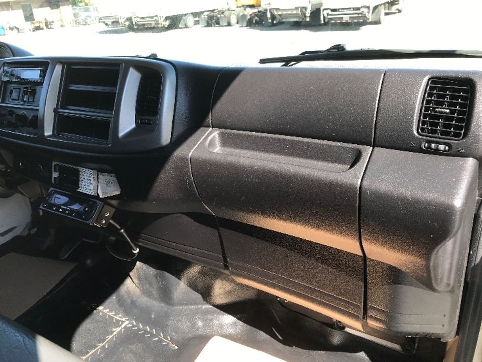 Refrigerated Truck-Light and Medium Duty Trucks-Hino-2019-338-Calgary-AB-280,862\n\t\tkm-$ 76,750 - Image 21