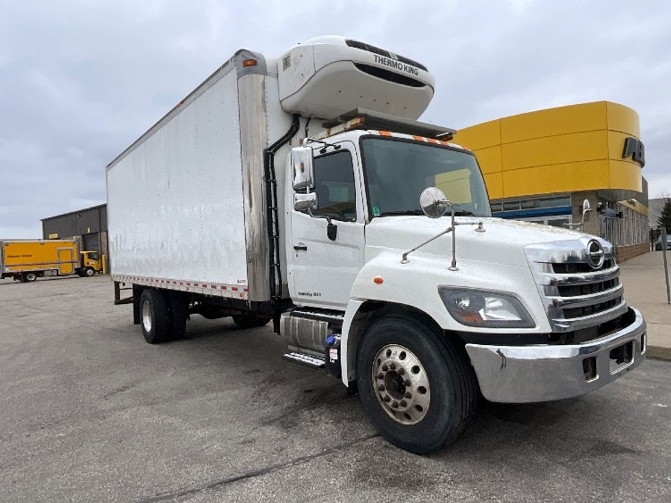 Refrigerated Truck-Light and Medium Duty Trucks-Hino-2019-338-Cambridge-ON-138,447\n\t\tkm-$ 76,750 - Image 1