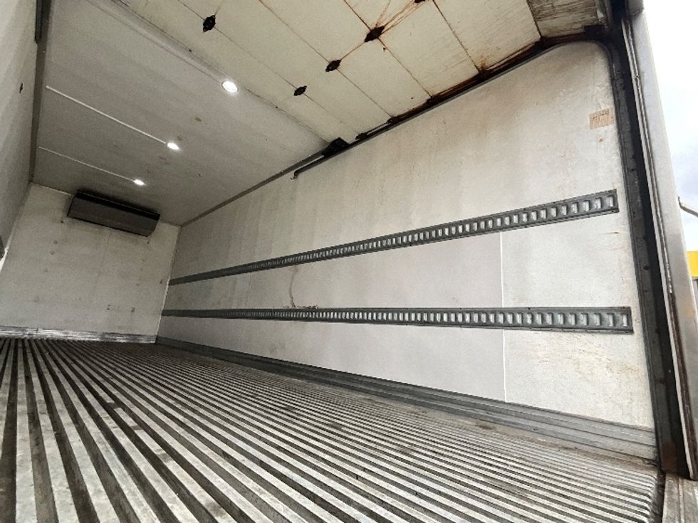 Refrigerated Truck-Light and Medium Duty Trucks-Hino-2019-338-Cambridge-ON-138,447\n\t\tkm-$ 76,750 - Image 12