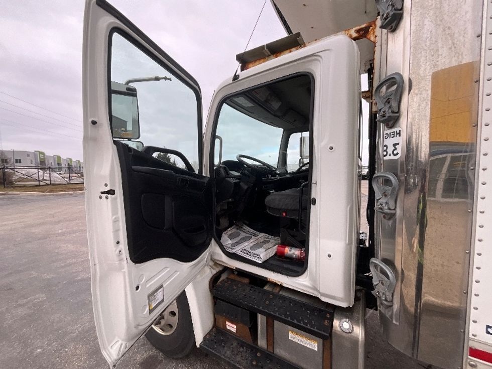 Refrigerated Truck-Light and Medium Duty Trucks-Hino-2019-338-Cambridge-ON-138,447\n\t\tkm-$ 76,750 - Image 16