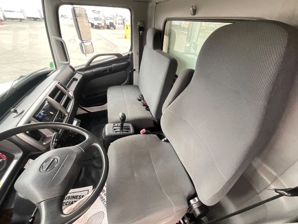 Refrigerated Truck-Light and Medium Duty Trucks-Hino-2019-338-Cambridge-ON-138,447\n\t\tkm-$ 76,750 - Image 19