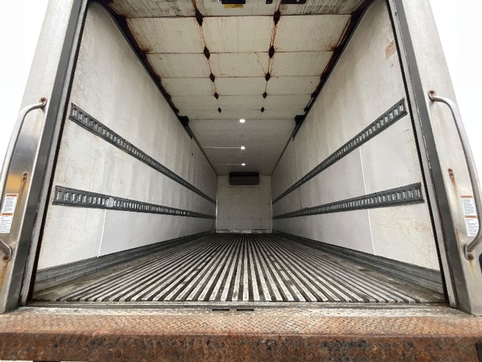 Refrigerated Truck-Light and Medium Duty Trucks-Hino-2019-338-Cambridge-ON-138,447\n\t\tkm-$ 76,750 - Image 9