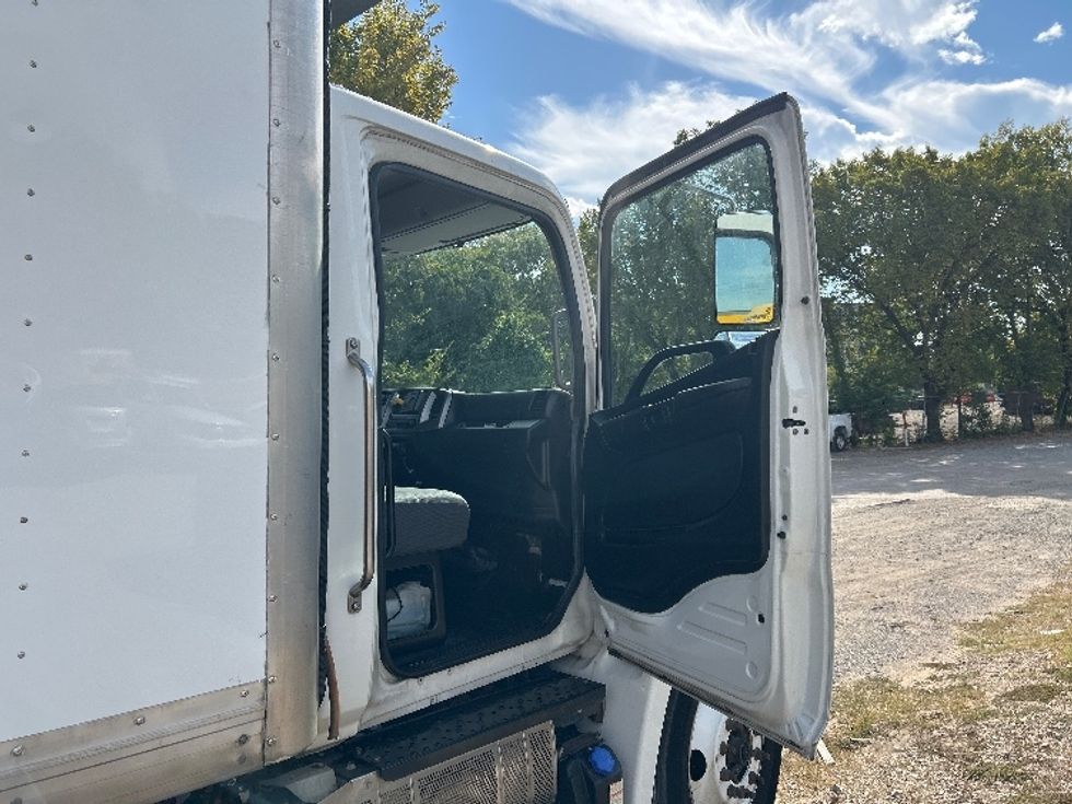 Refrigerated Truck-Light and Medium Duty Trucks-Hino-2019-338-Dallas-TX-289,077\n\t\tmiles-$ 31,500 - Image 20