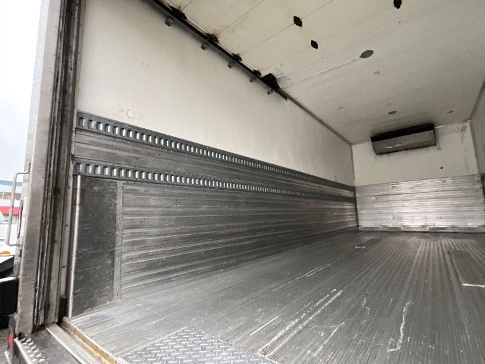 Refrigerated Truck-Light and Medium Duty Trucks-Hino-2019-338-Delta-BC-197,988\n\t\tkm-$ 66,000 - Image 10