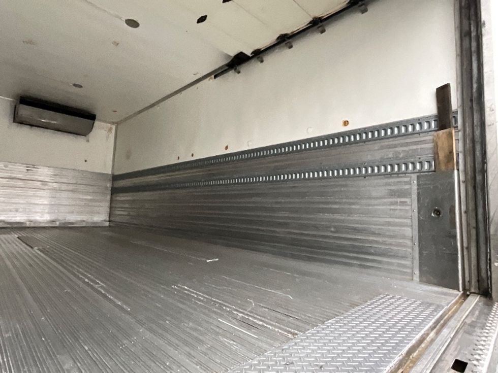 Refrigerated Truck-Light and Medium Duty Trucks-Hino-2019-338-Delta-BC-197,988\n\t\tkm-$ 66,000 - Image 11