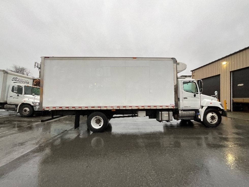 Refrigerated Truck-Light and Medium Duty Trucks-Hino-2019-338-Delta-BC-197,988\n\t\tkm-$ 66,000 - Image 14