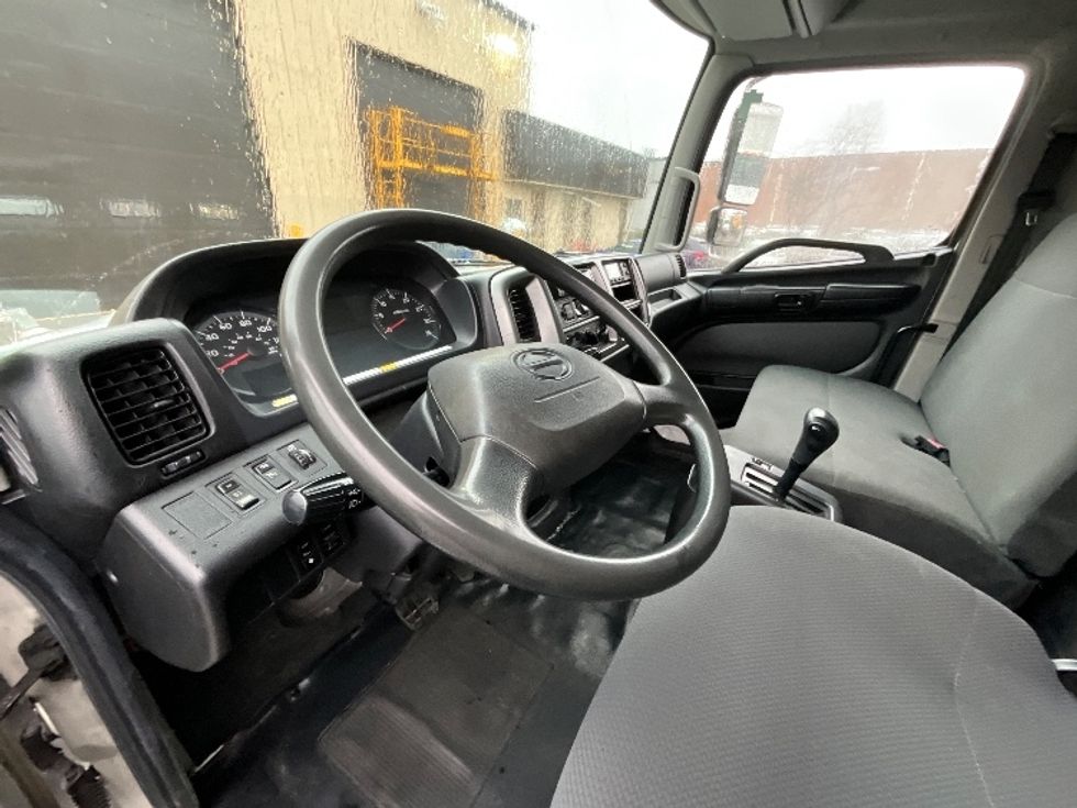 Refrigerated Truck-Light and Medium Duty Trucks-Hino-2019-338-Delta-BC-197,988\n\t\tkm-$ 66,000 - Image 16