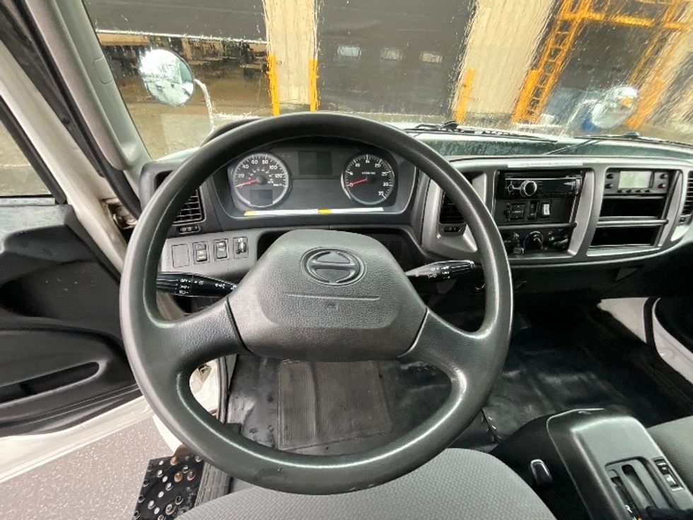 Refrigerated Truck-Light and Medium Duty Trucks-Hino-2019-338-Delta-BC-197,988\n\t\tkm-$ 66,000 - Image 17