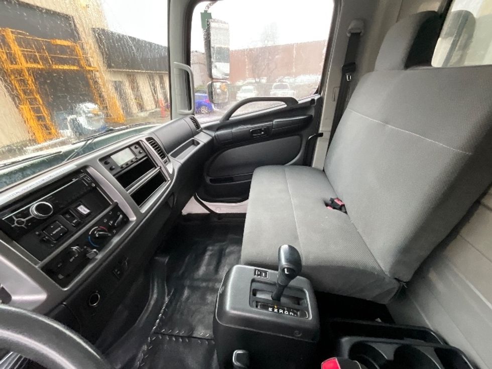 Refrigerated Truck-Light and Medium Duty Trucks-Hino-2019-338-Delta-BC-197,988\n\t\tkm-$ 66,000 - Image 18