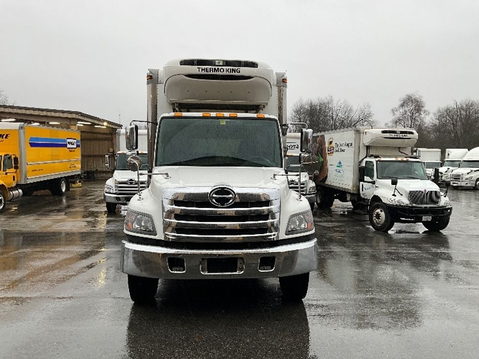 Refrigerated Truck-Light and Medium Duty Trucks-Hino-2019-338-Delta-BC-197,988\n\t\tkm-$ 66,000 - Image 2