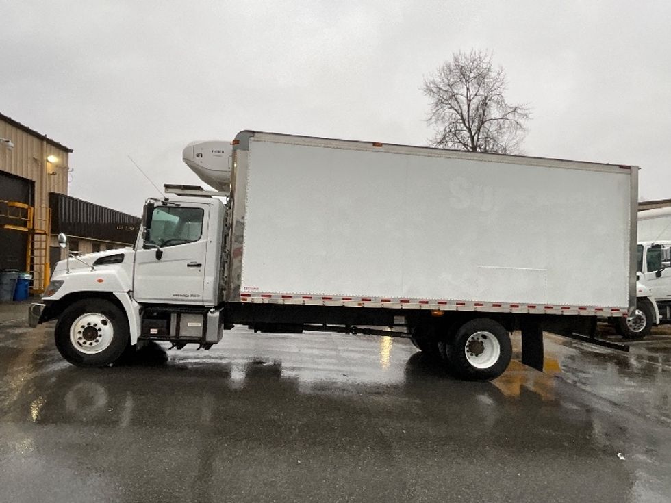 Refrigerated Truck-Light and Medium Duty Trucks-Hino-2019-338-Delta-BC-197,988\n\t\tkm-$ 66,000 - Image 4