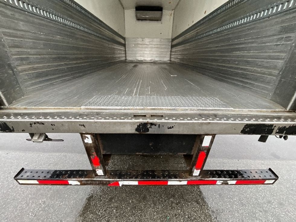 Refrigerated Truck-Light and Medium Duty Trucks-Hino-2019-338-Delta-BC-197,988\n\t\tkm-$ 66,000 - Image 9