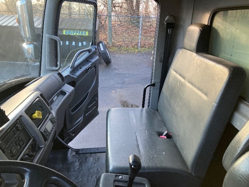 Refrigerated Truck-Light and Medium Duty Trucks-Hino-2019-338-Edison-NJ-171,032\n\t\tmiles-$ 32,000 - Image 19