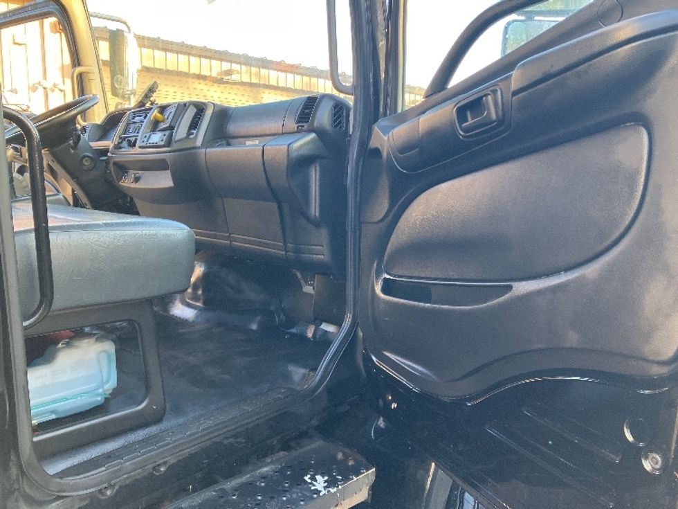 Refrigerated Truck-Light and Medium Duty Trucks-Hino-2019-338-Edison-NJ-171,032\n\t\tmiles-$ 32,000 - Image 20