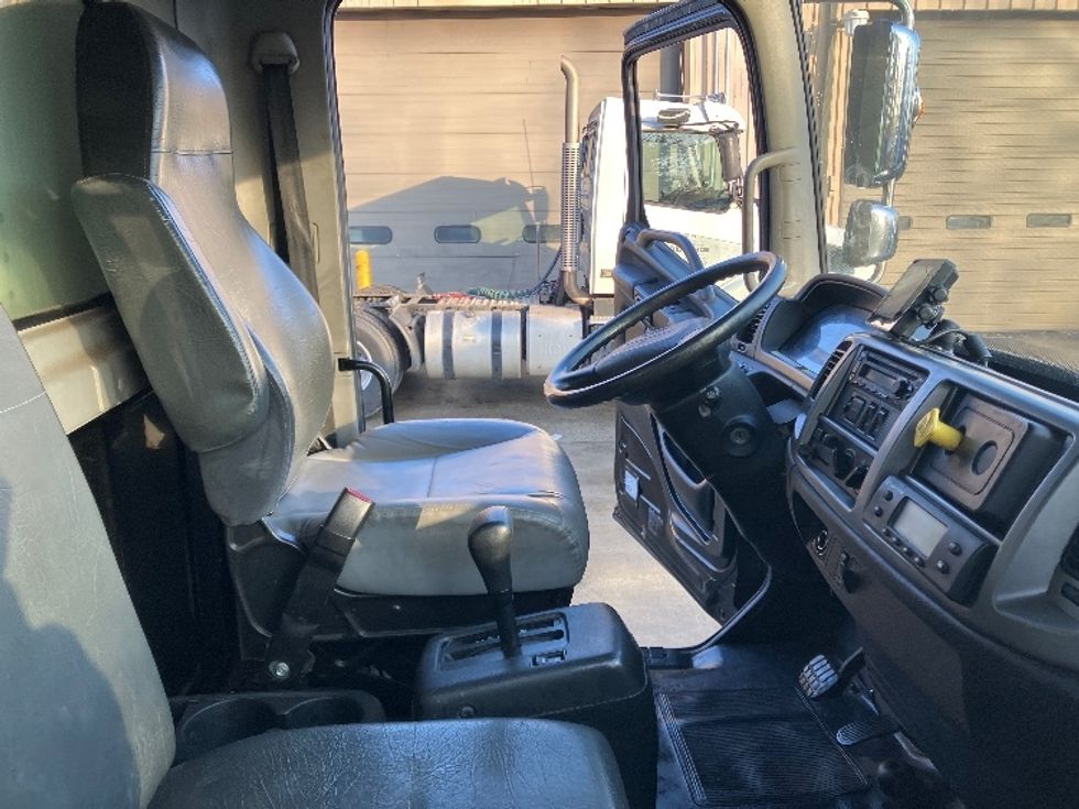 Refrigerated Truck-Light and Medium Duty Trucks-Hino-2019-338-Edison-NJ-171,032\n\t\tmiles-$ 32,000 - Image 22