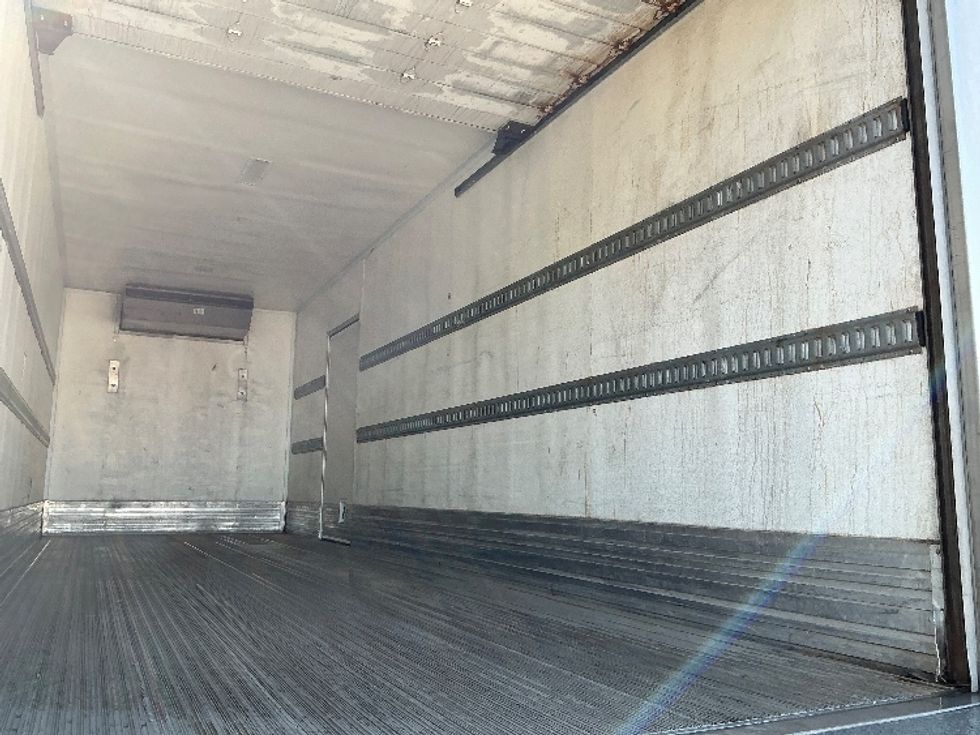 Refrigerated Truck-Light and Medium Duty Trucks-Hino-2019-338-Edmonton-AB-191,690\n\t\tkm-$ 82,750 - Image 12