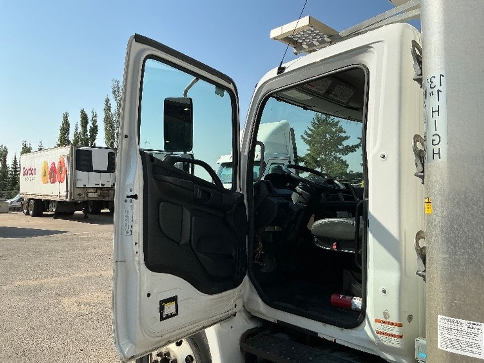 Refrigerated Truck-Light and Medium Duty Trucks-Hino-2019-338-Edmonton-AB-191,690\n\t\tkm-$ 82,750 - Image 16