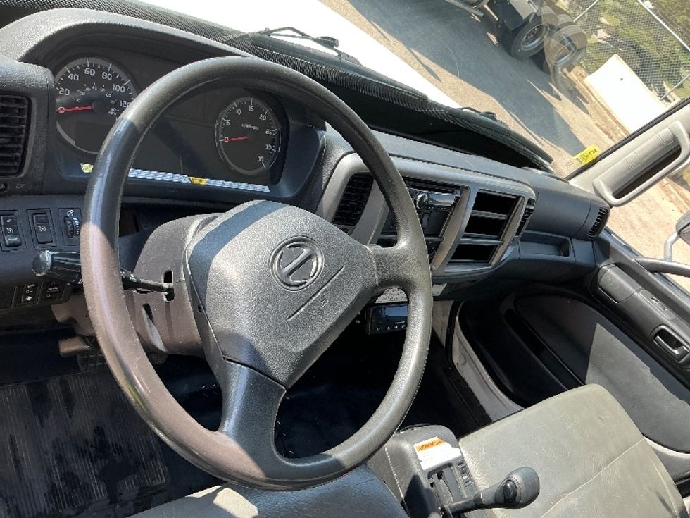 Refrigerated Truck-Light and Medium Duty Trucks-Hino-2019-338-Edmonton-AB-191,690\n\t\tkm-$ 82,750 - Image 17