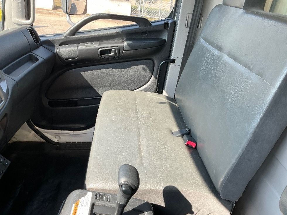 Refrigerated Truck-Light and Medium Duty Trucks-Hino-2019-338-Edmonton-AB-191,690\n\t\tkm-$ 82,750 - Image 19