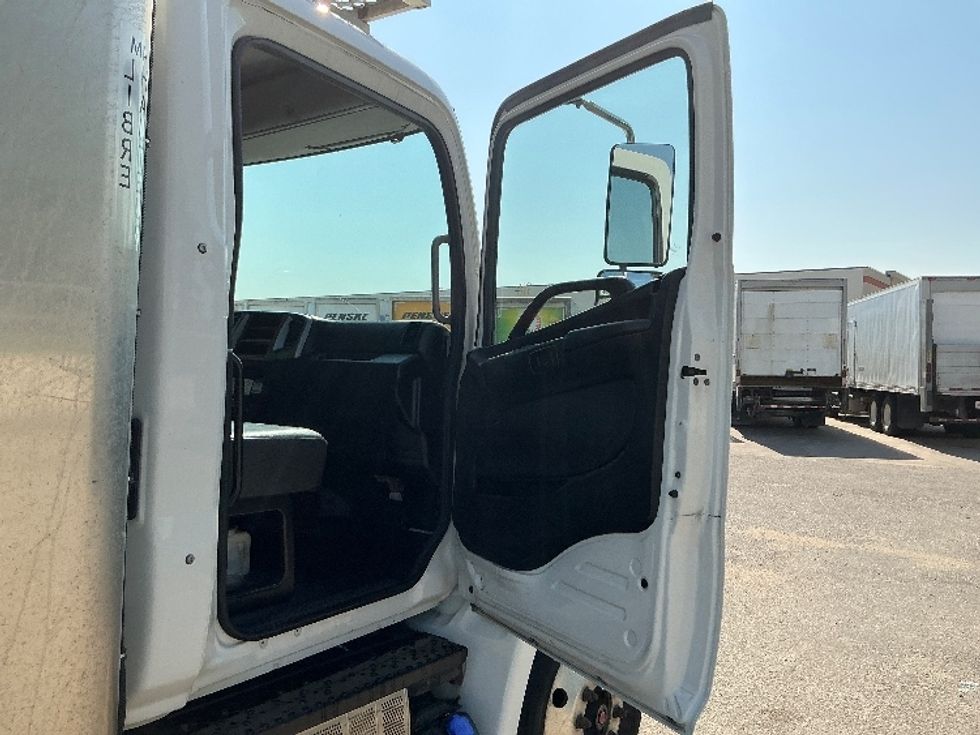 Refrigerated Truck-Light and Medium Duty Trucks-Hino-2019-338-Edmonton-AB-191,690\n\t\tkm-$ 82,750 - Image 20