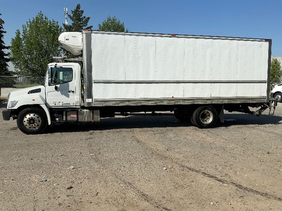 Refrigerated Truck-Light and Medium Duty Trucks-Hino-2019-338-Edmonton-AB-191,690\n\t\tkm-$ 82,750 - Image 4
