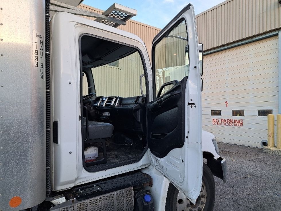 Refrigerated Truck-Light and Medium Duty Trucks-Hino-2019-338-Edmonton-AB-218,909\n\t\tkm-$ 77,500 - Image 20