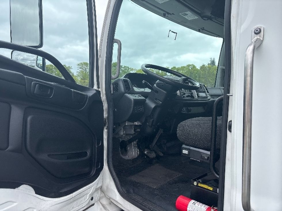 Refrigerated Truck-Light and Medium Duty Trucks-Hino-2019-338-Everett-WA-111,157\n\t\tmiles-$ 56,000 - Image 16