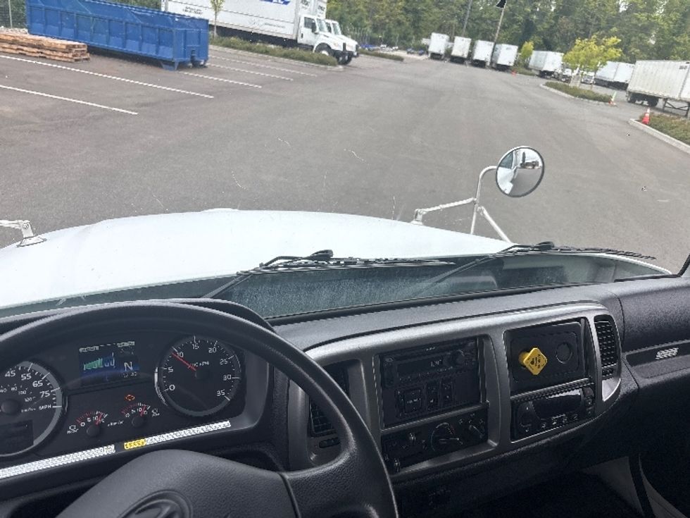 Refrigerated Truck-Light and Medium Duty Trucks-Hino-2019-338-Everett-WA-111,157\n\t\tmiles-$ 56,000 - Image 17