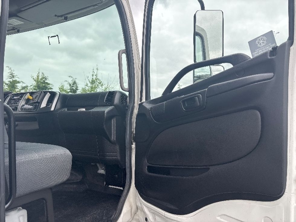 Refrigerated Truck-Light and Medium Duty Trucks-Hino-2019-338-Everett-WA-111,157\n\t\tmiles-$ 56,000 - Image 20