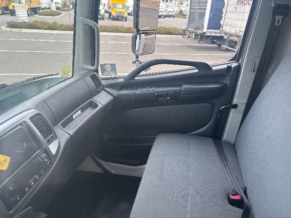 Refrigerated Truck-Light and Medium Duty Trucks-Hino-2019-338-Everett-WA-139,724\n\t\tmiles-$ 52,750 - Image 19