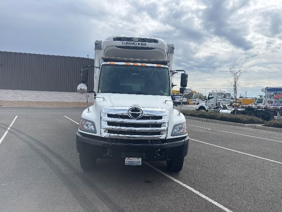Refrigerated Truck-Light and Medium Duty Trucks-Hino-2019-338-Everett-WA-139,724\n\t\tmiles-$ 52,750 - Image 2