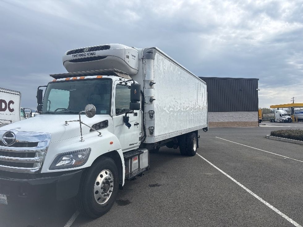 Refrigerated Truck-Light and Medium Duty Trucks-Hino-2019-338-Everett-WA-139,724\n\t\tmiles-$ 52,750 - Image 3