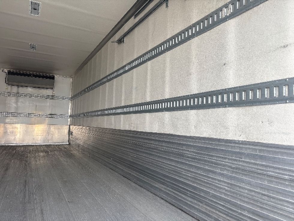 Refrigerated Truck-Light and Medium Duty Trucks-Hino-2019-338-Everett-WA-89,871\n\t\tmiles-$ 57,000 - Image 12