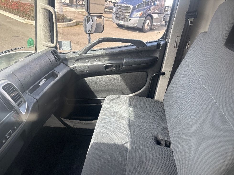 Refrigerated Truck-Light and Medium Duty Trucks-Hino-2019-338-Everett-WA-89,871\n\t\tmiles-$ 57,000 - Image 19