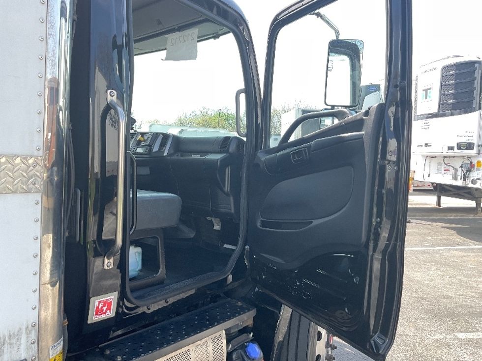Refrigerated Truck-Light and Medium Duty Trucks-Hino-2019-338-Harrisburg-PA-202,622\n\t\tmiles-$ 32,500 - Image 20