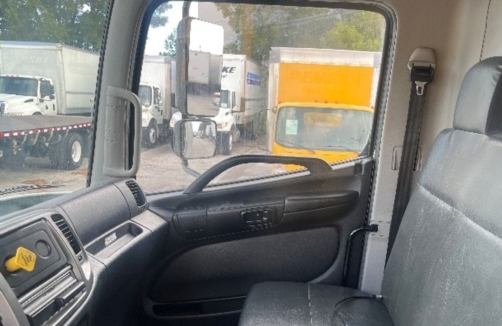 Refrigerated Truck-Light and Medium Duty Trucks-Hino-2019-338-Medley-FL-168,115\n\t\tmiles-$ 51,250 - Image 19
