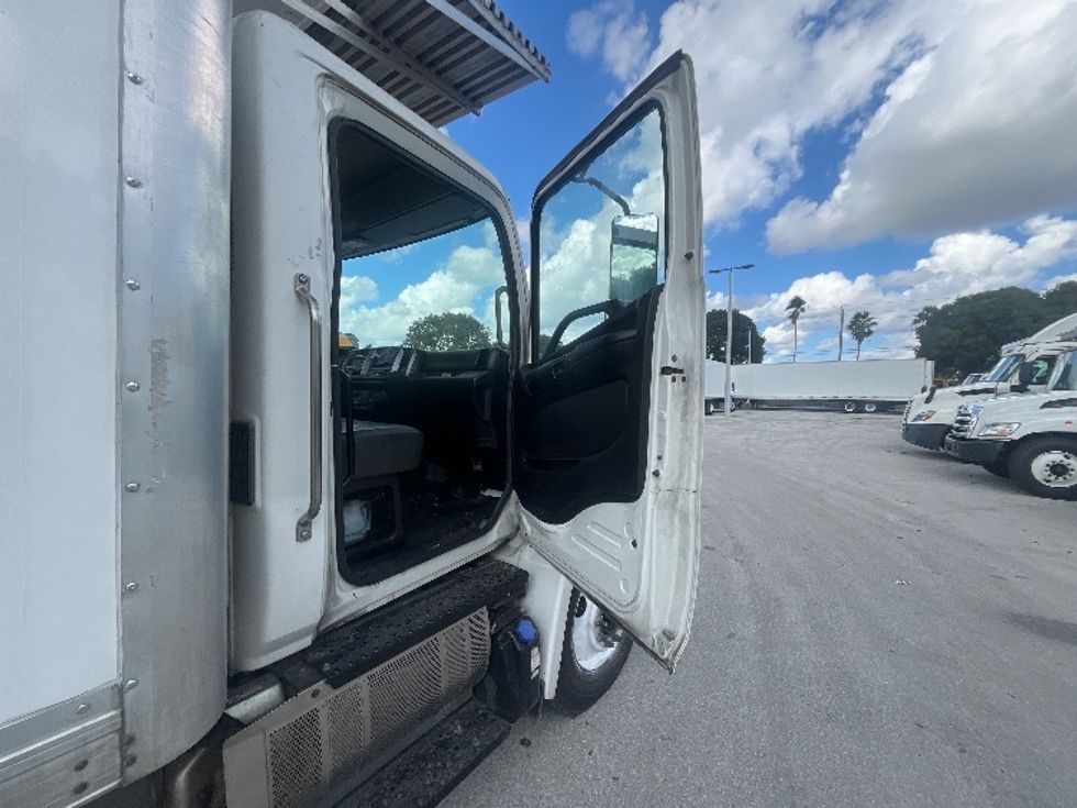 Refrigerated Truck-Light and Medium Duty Trucks-Hino-2019-338-Medley-FL-168,115\n\t\tmiles-$ 51,250 - Image 20