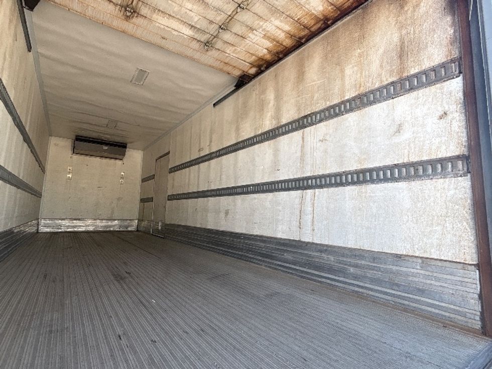 Refrigerated Truck-Light and Medium Duty Trucks-Hino-2019-338-Ottawa-ON-264,394\n\t\tkm-$ 78,000 - Image 12