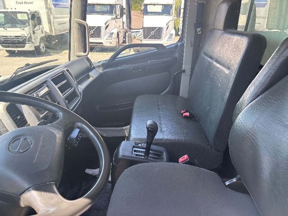 Refrigerated Truck-Light and Medium Duty Trucks-Hino-2019-338-Ottawa-ON-264,394\n\t\tkm-$ 78,000 - Image 19