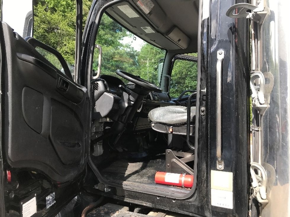Refrigerated Truck-Light and Medium Duty Trucks-Hino-2019-338-Prince George-VA-210,648\n\t\tmiles-$ 32,000 - Image 16
